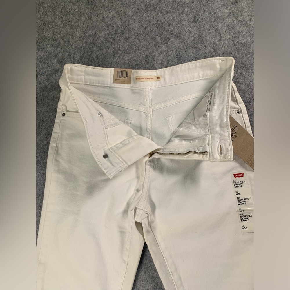 Levi's Classic Cream Jeans - Picture 16 of 16